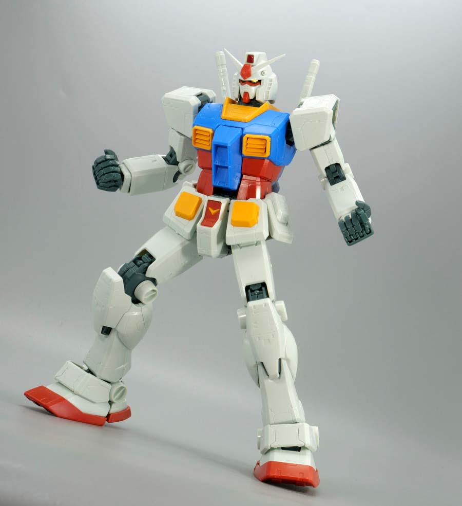 MG 1/100 RX-78-2ガンダム Ver.ONE YEAR WAR 0079 アニメーションカラーバージョンのガンプラレビュー画像です