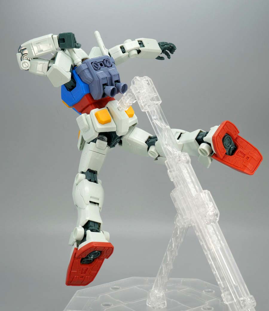 MG 1/100 RX-78-2ガンダム Ver.ONE YEAR WAR 0079 アニメーションカラーバージョンのガンプラレビュー画像です