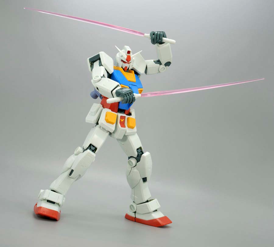 MG 1/100 RX-78-2ガンダム Ver.ONE YEAR WAR 0079 アニメーションカラーバージョンのガンプラレビュー画像です