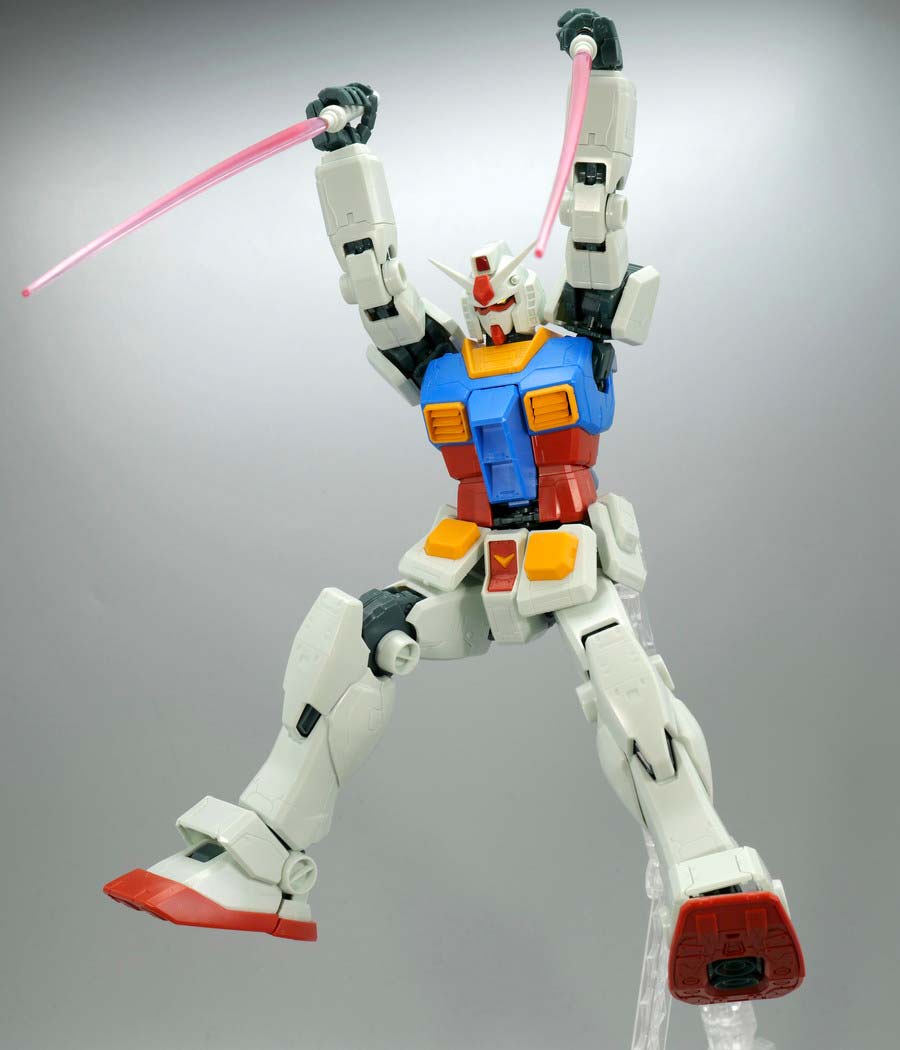 MG 1/100 RX-78-2ガンダム Ver.ONE YEAR WAR 0079 アニメーションカラーバージョンのガンプラレビュー画像です