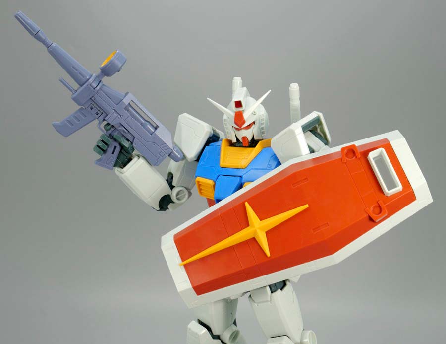 MG 1/100 RX-78-2ガンダム Ver.ONE YEAR WAR 0079 アニメーションカラーバージョンのガンプラレビュー画像です