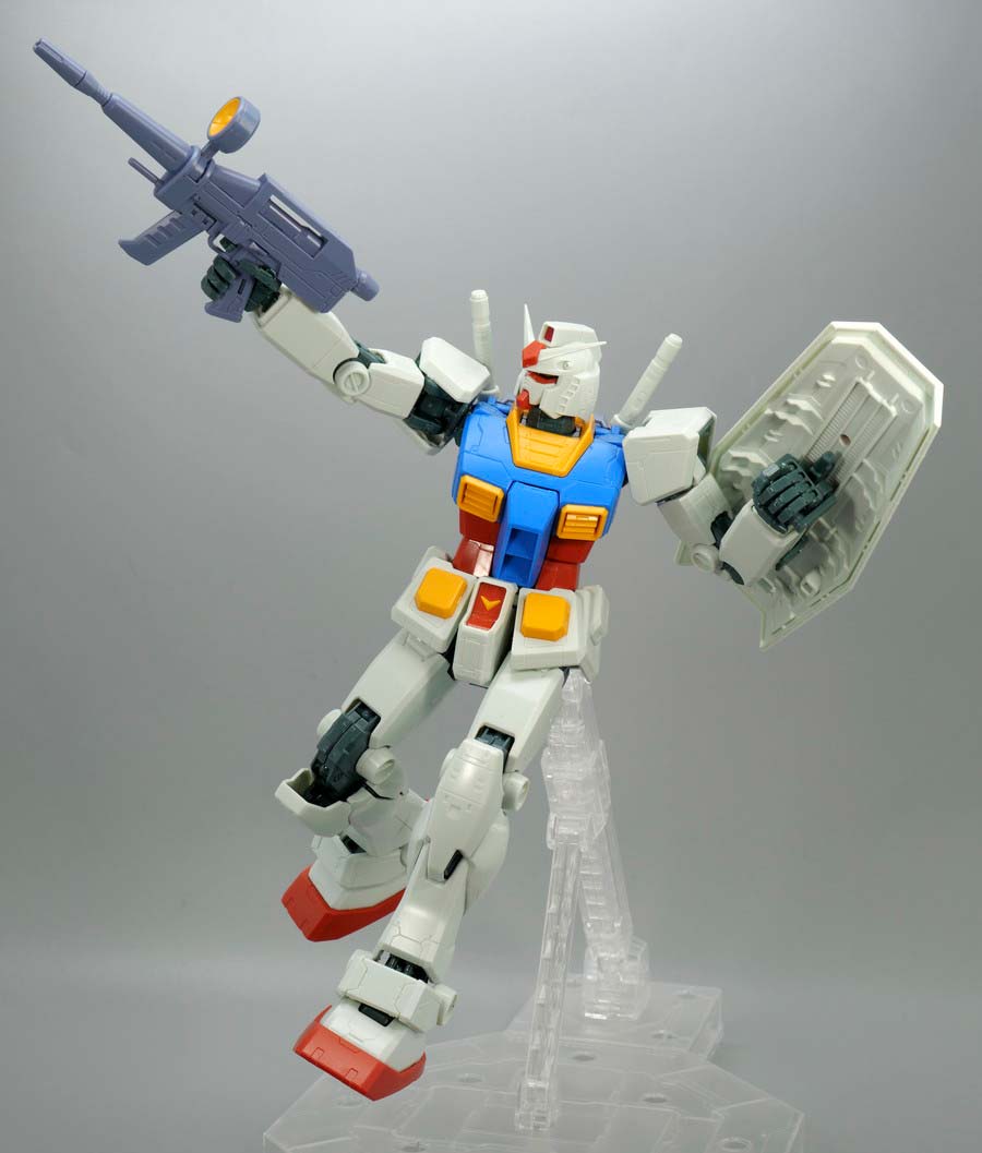 MG 1/100 RX-78-2ガンダム Ver.ONE YEAR WAR 0079 アニメーションカラーバージョンのガンプラレビュー画像です