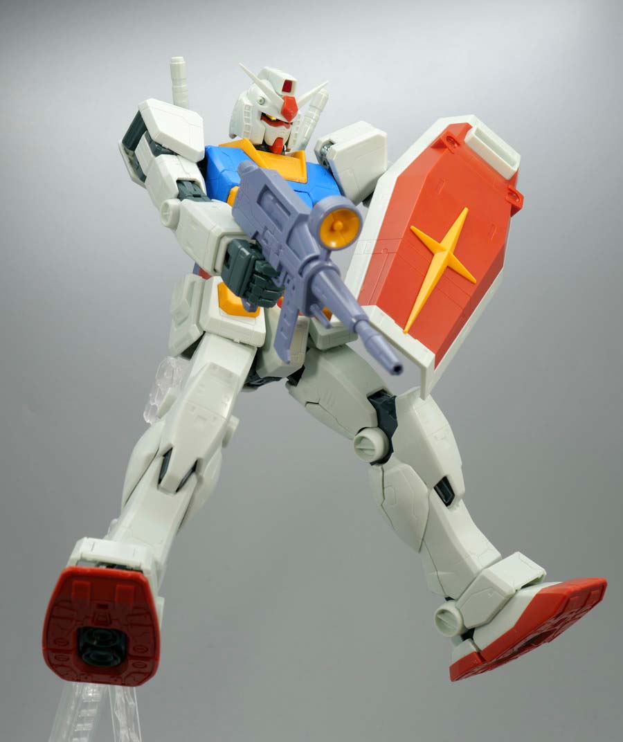 MG 1/100 RX-78-2ガンダム Ver.ONE YEAR WAR 0079 アニメーションカラーバージョンのガンプラレビュー画像です