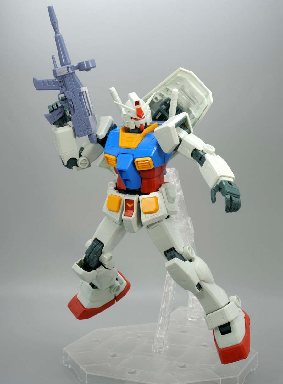 MG 1/100 RX-78-2ガンダム Ver.ONE YEAR WAR 0079 アニメーションカラーバージョンのガンプラレビュー画像です