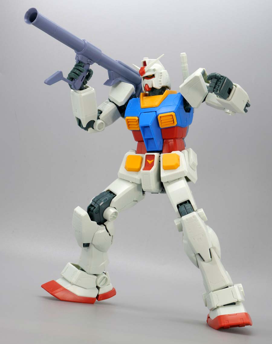 MG 1/100 RX-78-2ガンダム Ver.ONE YEAR WAR 0079 アニメーションカラーバージョンのガンプラレビュー画像です