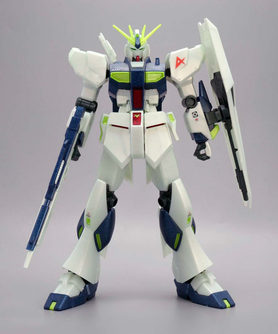 EGガンプラ入り手さげBOX ENTRY GRADE 1/144 νガンダム (サイコフレーム発光イメージカラー)のガンプラレビュー画像です