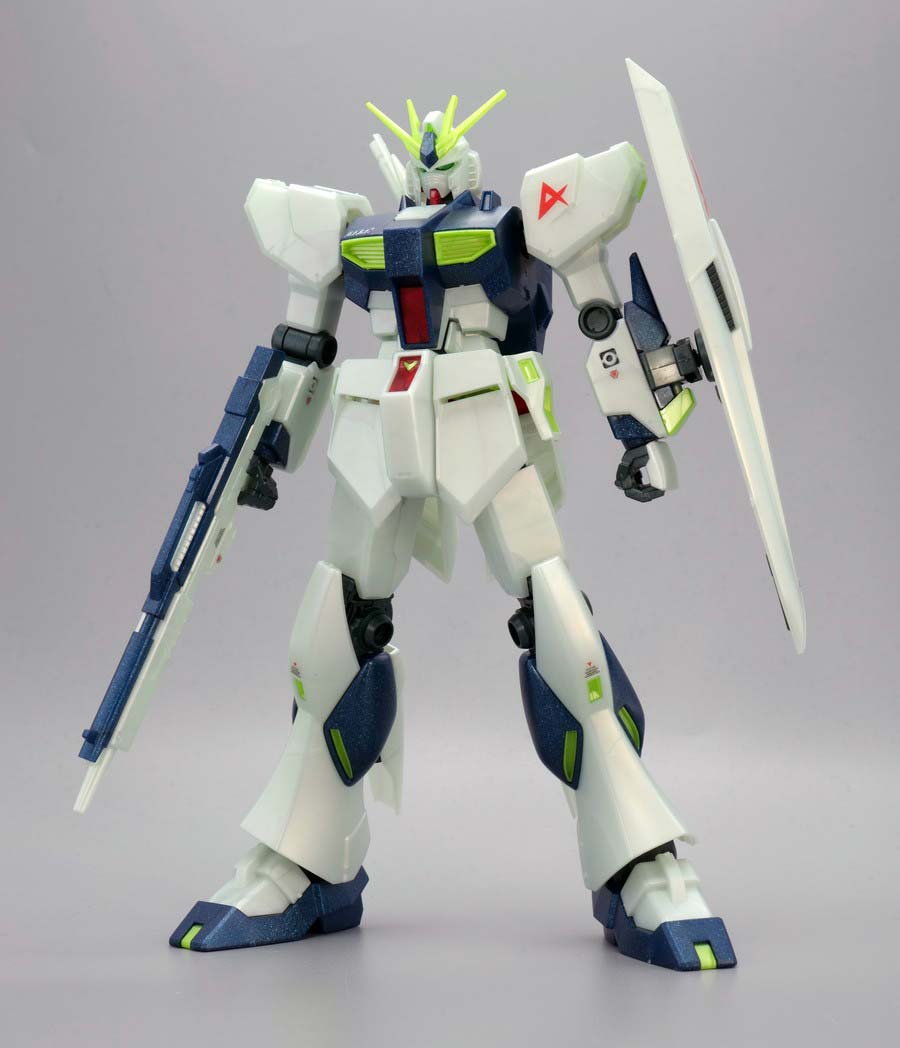 EGガンプラ入り手さげBOX ENTRY GRADE 1/144 νガンダム (サイコフレーム発光イメージカラー)のガンプラレビュー画像です