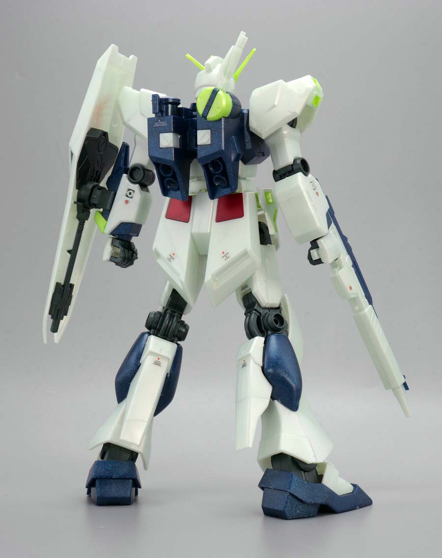 EGガンプラ入り手さげBOX ENTRY GRADE 1/144 νガンダム (サイコフレーム発光イメージカラー)のガンプラレビュー画像です