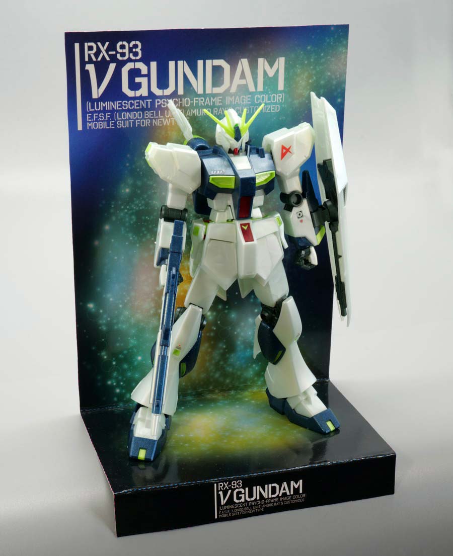 EGガンプラ入り手さげBOX ENTRY GRADE 1/144 νガンダム (サイコフレーム発光イメージカラー)のガンプラレビュー画像です