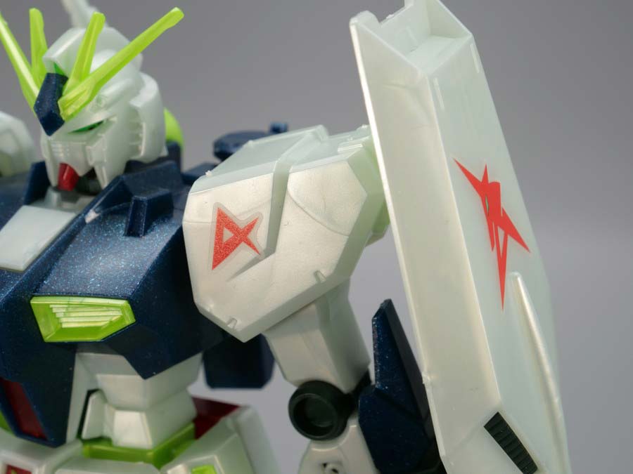 EGガンプラ入り手さげBOX ENTRY GRADE 1/144 νガンダム (サイコフレーム発光イメージカラー)のガンプラレビュー画像です