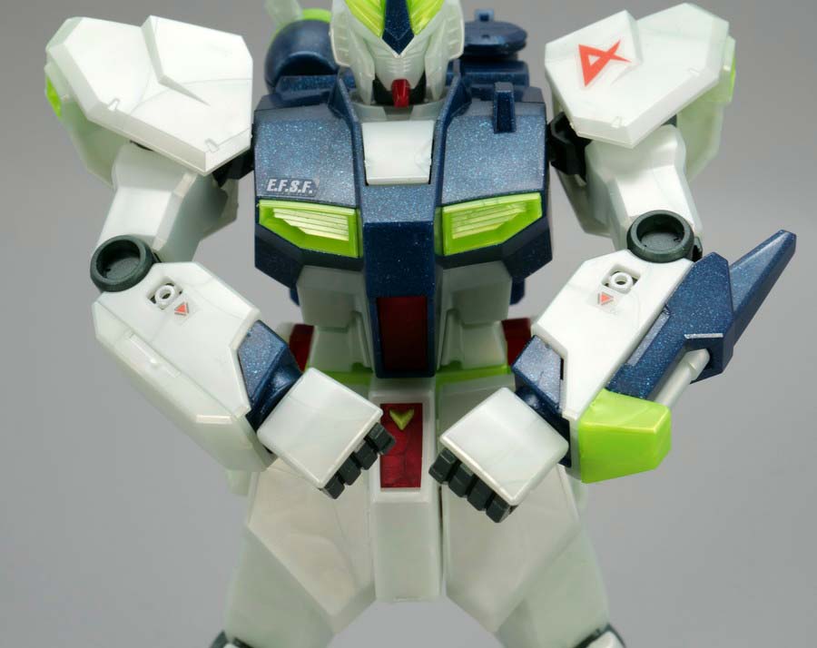 EGガンプラ入り手さげBOX ENTRY GRADE 1/144 νガンダム (サイコフレーム発光イメージカラー)のガンプラレビュー画像です