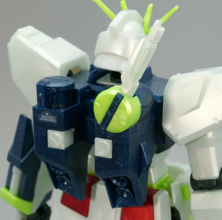 EGガンプラ入り手さげBOX ENTRY GRADE 1/144 νガンダム (サイコフレーム発光イメージカラー)のガンプラレビュー画像です