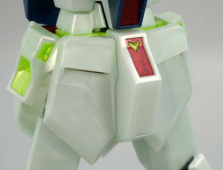 EGガンプラ入り手さげBOX ENTRY GRADE 1/144 νガンダム (サイコフレーム発光イメージカラー)のガンプラレビュー画像です