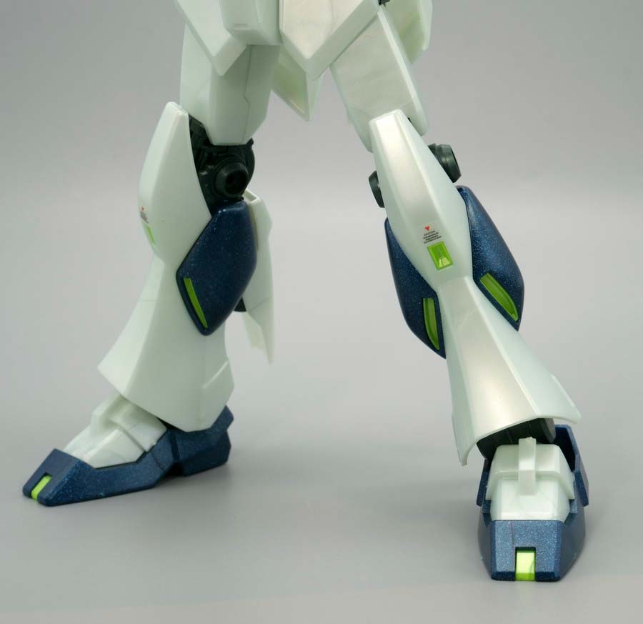 EGガンプラ入り手さげBOX ENTRY GRADE 1/144 νガンダム (サイコフレーム発光イメージカラー)のガンプラレビュー画像です