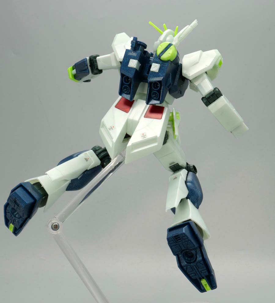 EGガンプラ入り手さげBOX ENTRY GRADE 1/144 νガンダム (サイコフレーム発光イメージカラー)のガンプラレビュー画像です