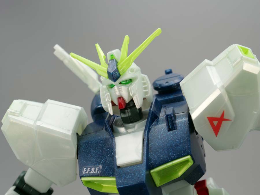 EGガンプラ入り手さげBOX ENTRY GRADE 1/144 νガンダム (サイコフレーム発光イメージカラー)のガンプラレビュー画像です