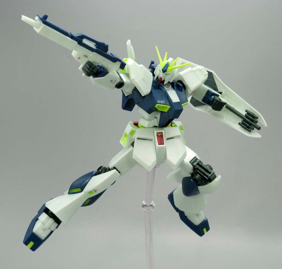 EGガンプラ入り手さげBOX ENTRY GRADE 1/144 νガンダム (サイコフレーム発光イメージカラー)のガンプラレビュー画像です