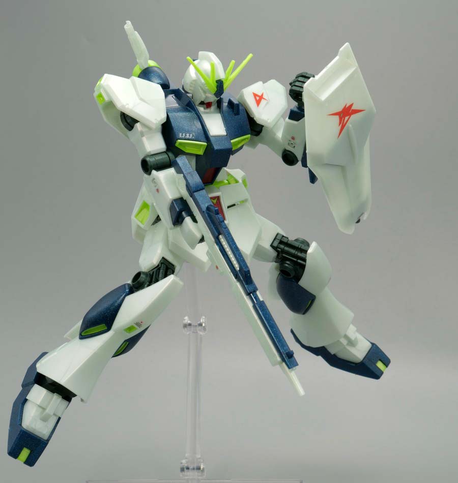 EGガンプラ入り手さげBOX ENTRY GRADE 1/144 νガンダム (サイコフレーム発光イメージカラー)のガンプラレビュー画像です