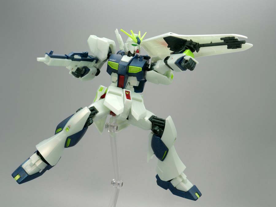 EGガンプラ入り手さげBOX ENTRY GRADE 1/144 νガンダム (サイコフレーム発光イメージカラー)のガンプラレビュー画像です