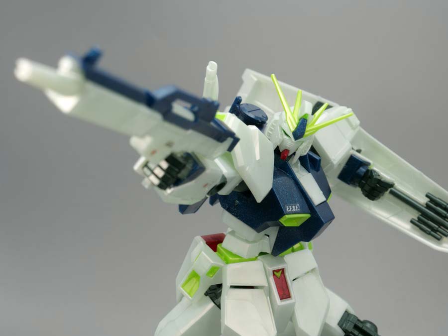 EGガンプラ入り手さげBOX ENTRY GRADE 1/144 νガンダム (サイコフレーム発光イメージカラー)のガンプラレビュー画像です