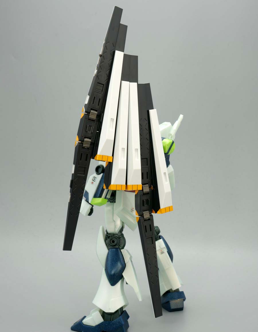 EGガンプラ入り手さげBOX ENTRY GRADE 1/144 νガンダム (サイコフレーム発光イメージカラー)のガンプラレビュー画像です