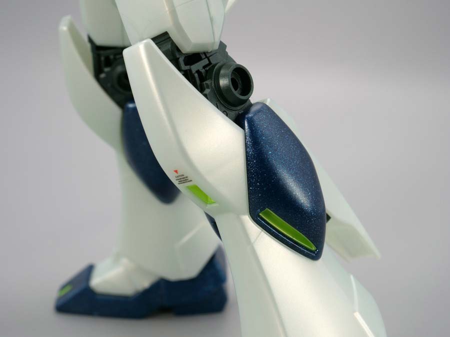 EGガンプラ入り手さげBOX ENTRY GRADE 1/144 νガンダム (サイコフレーム発光イメージカラー)のガンプラレビュー画像です