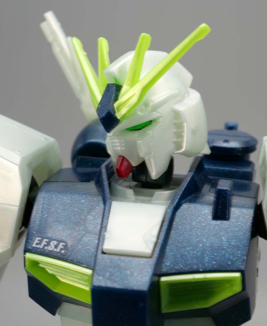 EGガンプラ入り手さげBOX ENTRY GRADE 1/144 νガンダム (サイコフレーム発光イメージカラー)のガンプラレビュー画像です