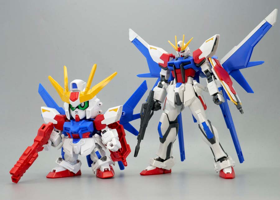 HGとBB戦士ビルドストライクガンダム フルパッケージのガンプラ比較画像です