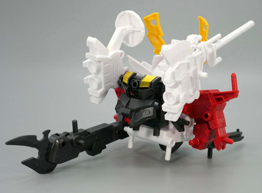 BB戦士 幼年軍師雷丸（ヨウネングンシイカズチマル）のガンプラレビュー画像です