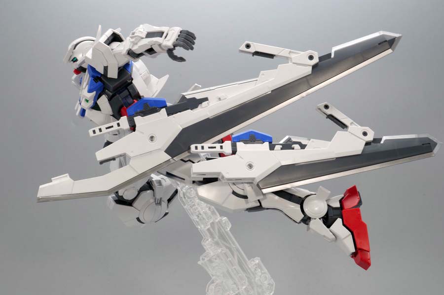MGガンダムアストレア＋プロトＧＮツインブロードブレイドのガンプラレビュー画像です
