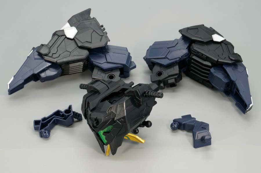 ジェネラルフォートレスへの合体方法のガンプラ画像です