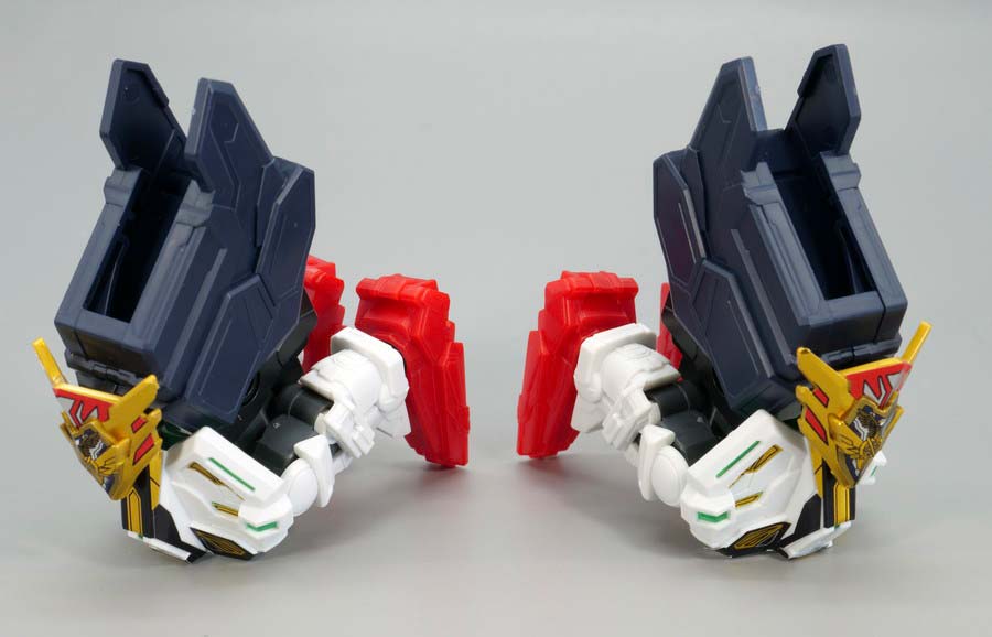 ジェネラルフォートレスへの合体方法のガンプラ画像です