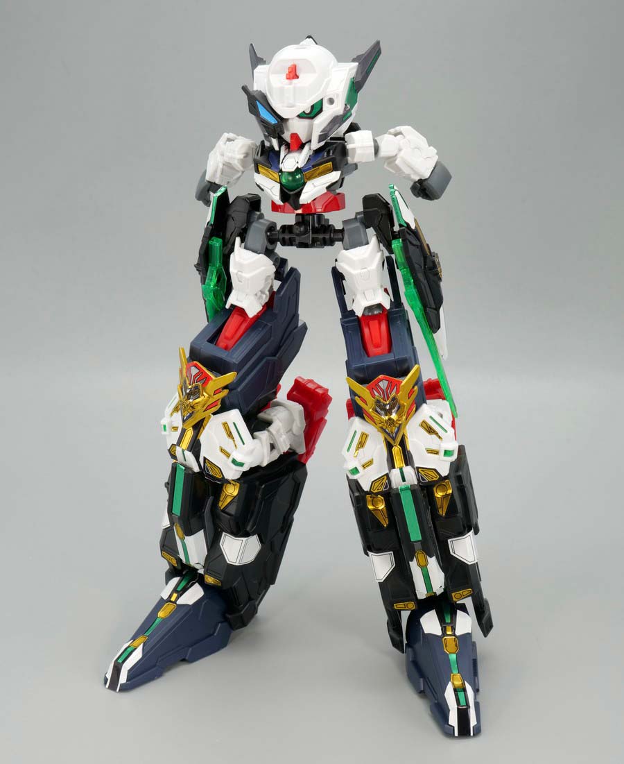 ジェネラルフォートレスへの合体方法のガンプラ画像です