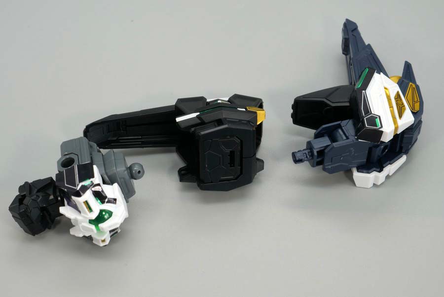 ジェネラルフォートレスへの合体方法のガンプラ画像です