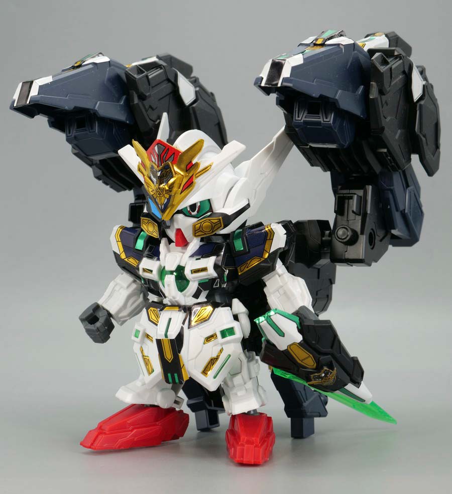GFガンダムアストレア タイプ-Bのガンプラレビュー画像です