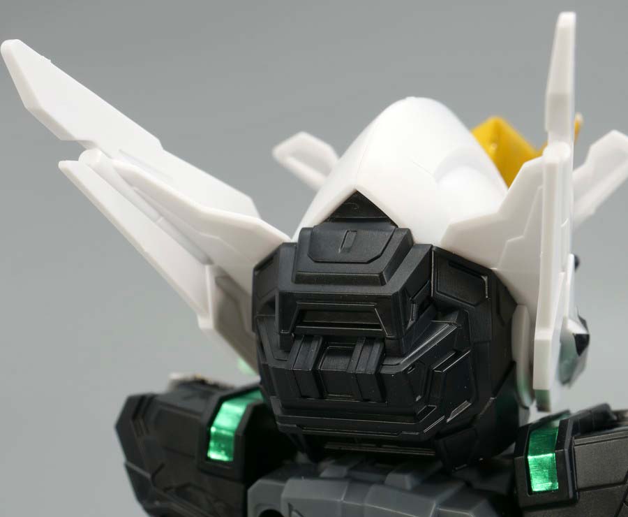 GFガンダムアストレア タイプ-Bのガンプラレビュー画像です