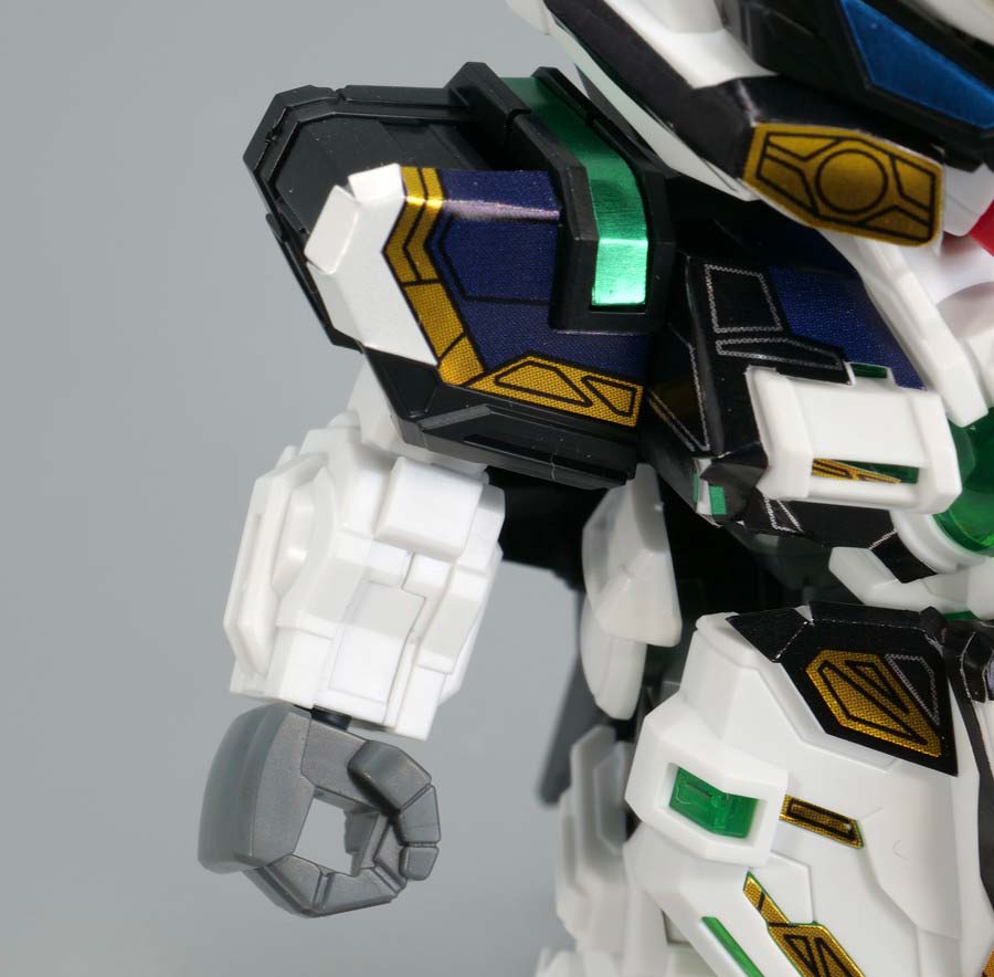 GFガンダムアストレア タイプ-Bのガンプラレビュー画像です