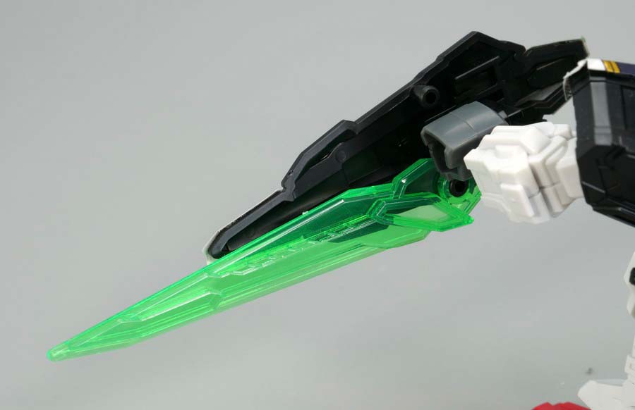 GFガンダムアストレア タイプ-Bのガンプラレビュー画像です