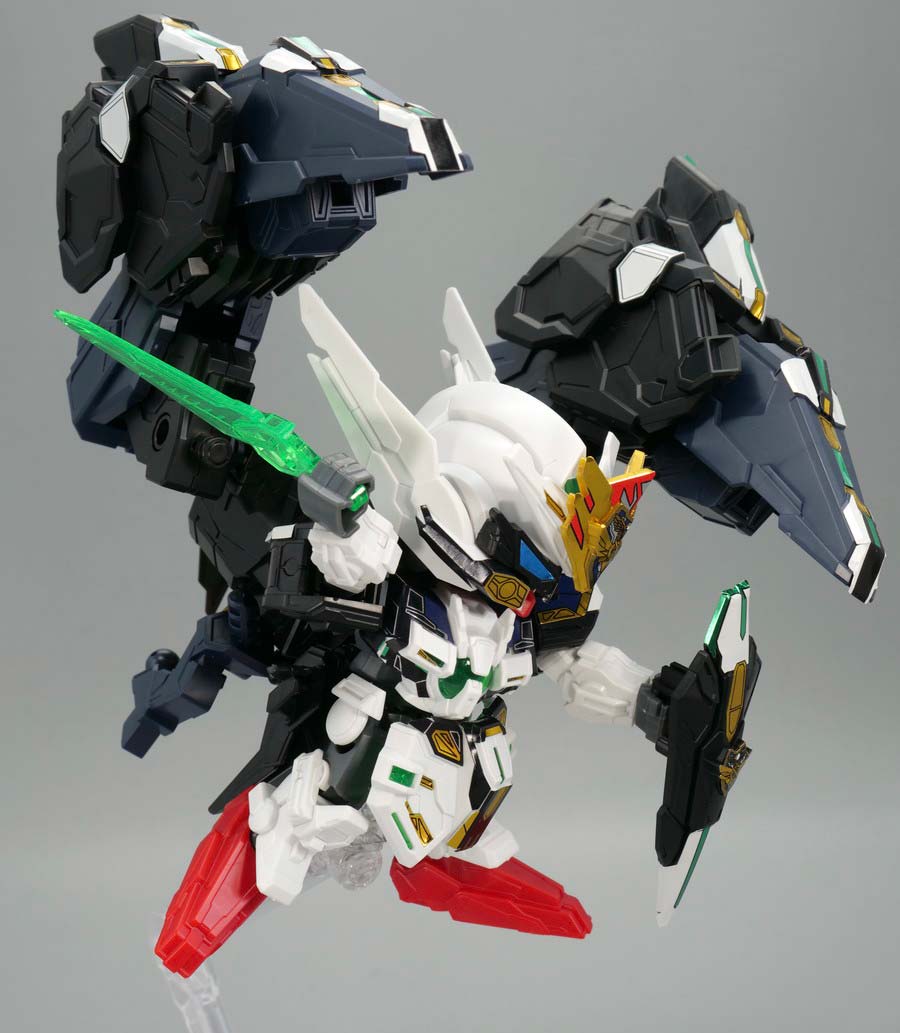 GFガンダムアストレア タイプ-Bのガンプラレビュー画像です