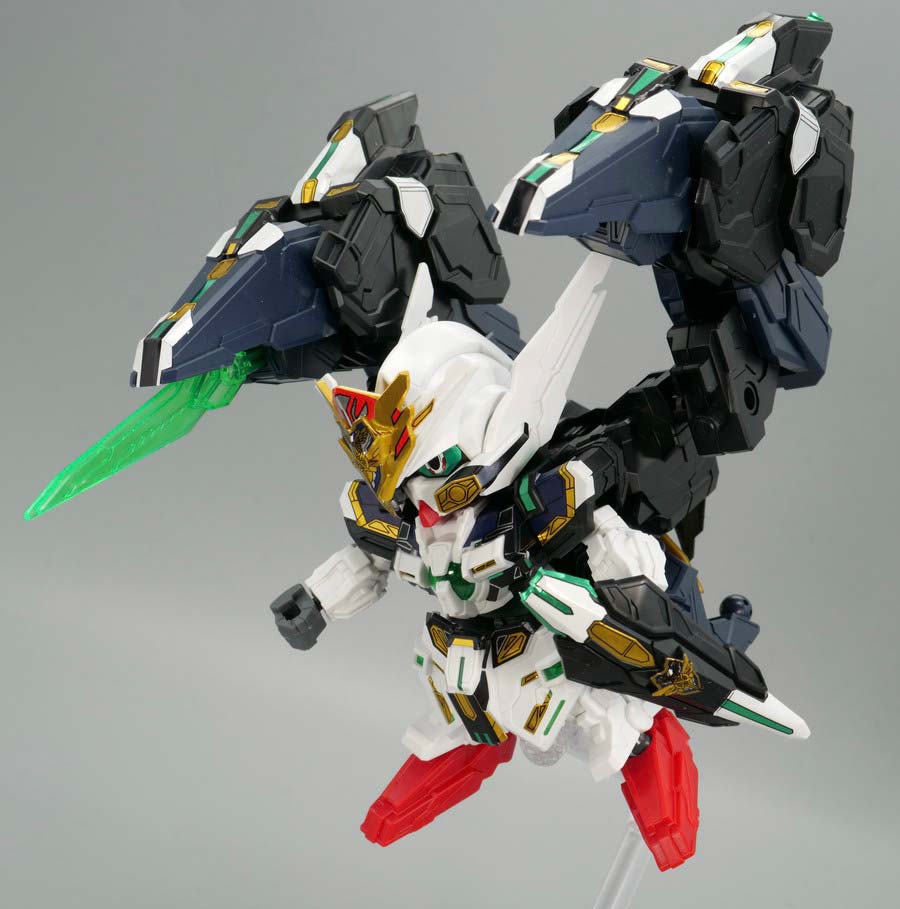 GFガンダムアストレア タイプ-Bのガンプラレビュー画像です