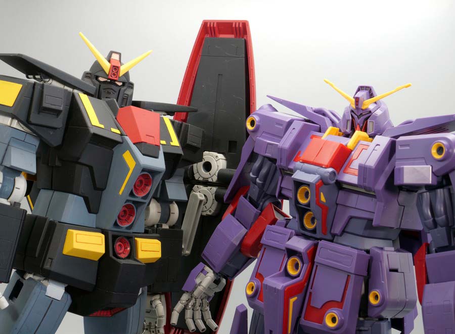 HGサイコガンダムとMk-IIの比較ガンプラ画像です