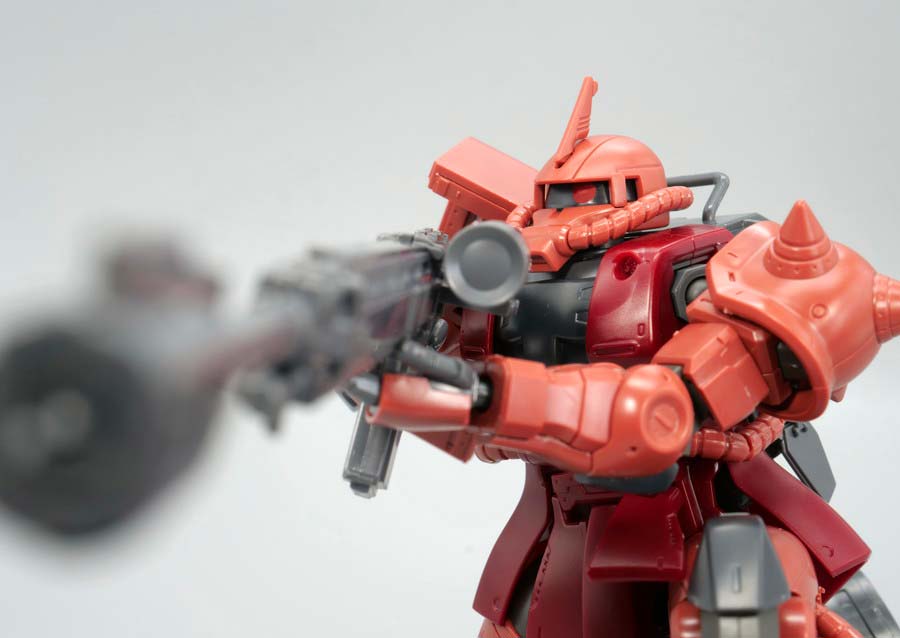 HGシャア専用高機動型ザクIIのガンプラレビュー画像です