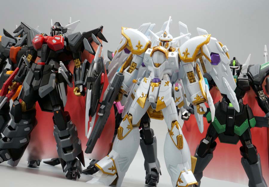 HGブラックナイトスコードのガンプラバュリエーション画像です