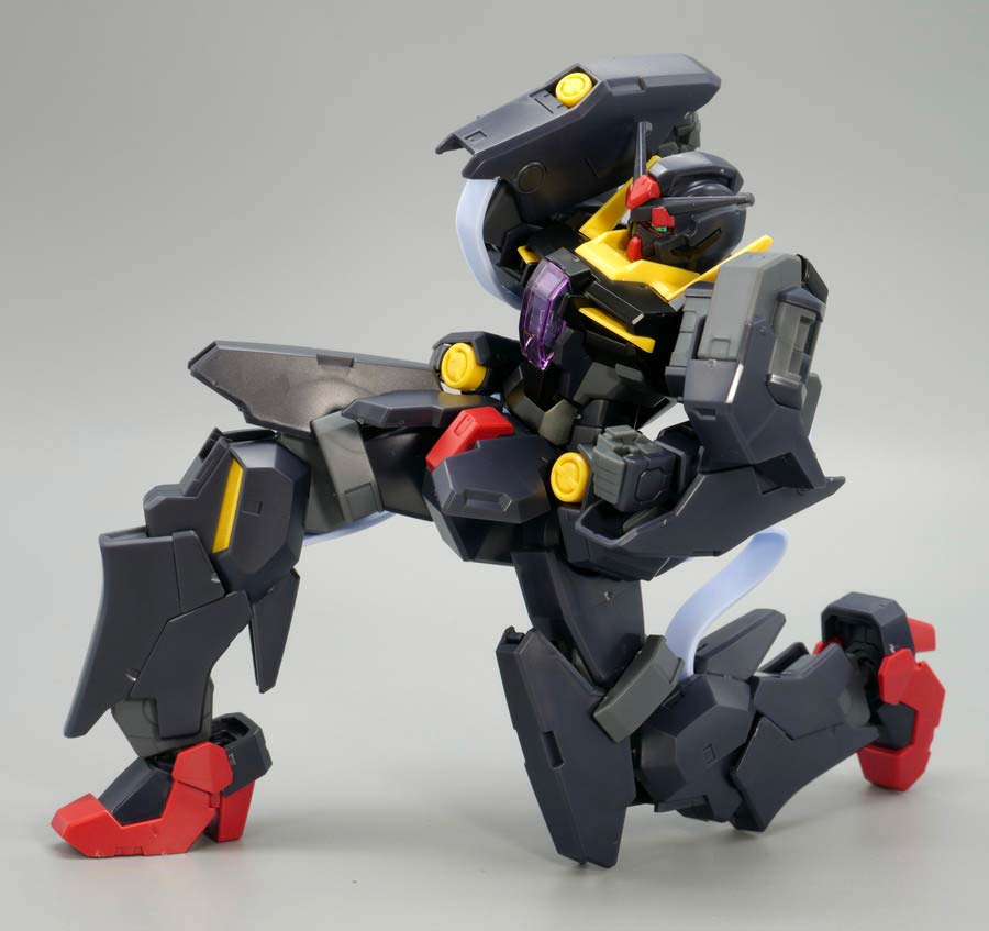 HGガンダムプルトーネブラックのガンプラレビュー画像です