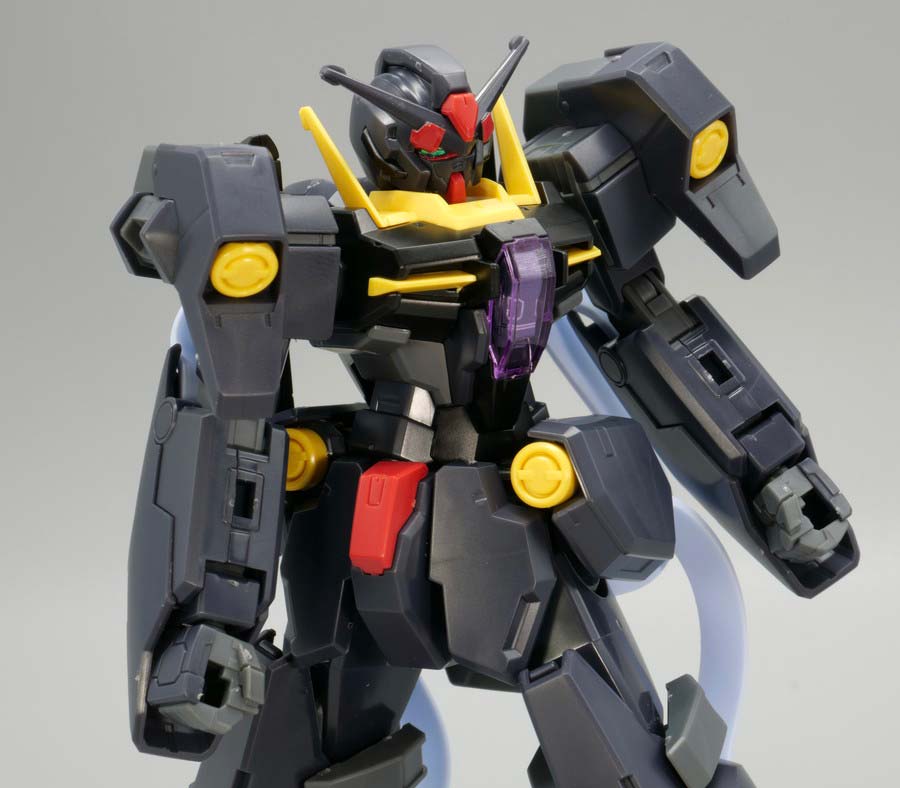 HGガンダムプルトーネブラックのガンプラレビュー画像です