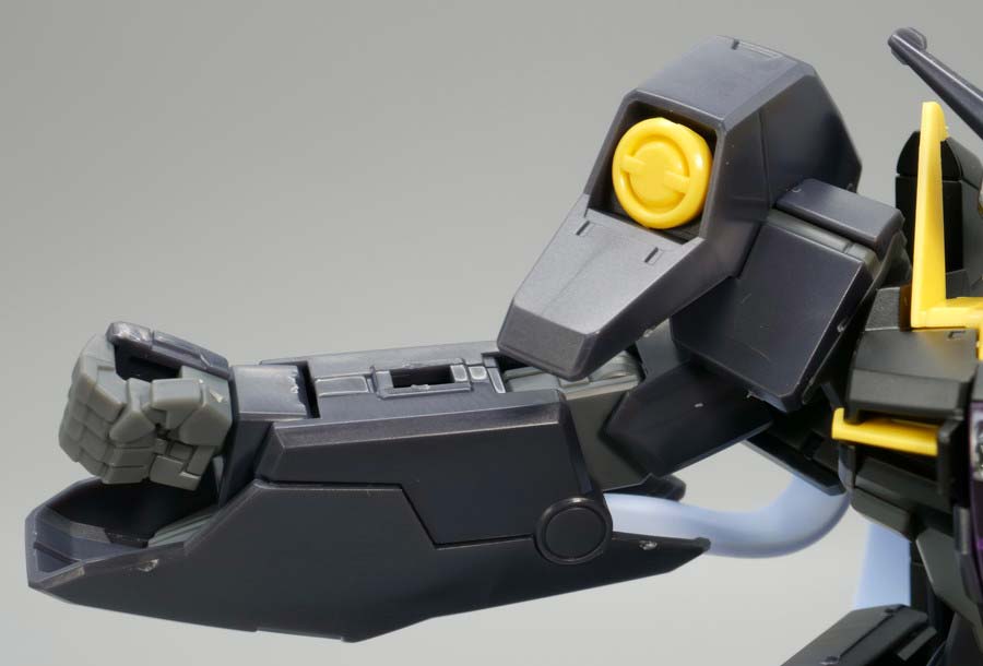 HGガンダムプルトーネブラックのガンプラレビュー画像です