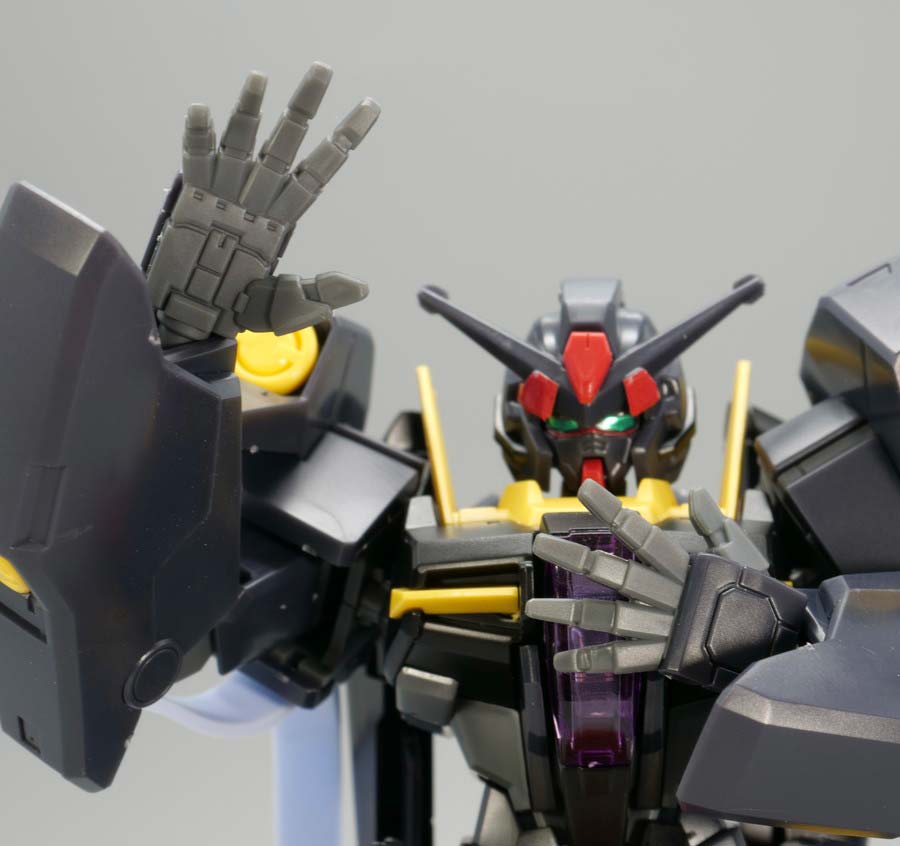HGガンダムプルトーネブラックのガンプラレビュー画像です
