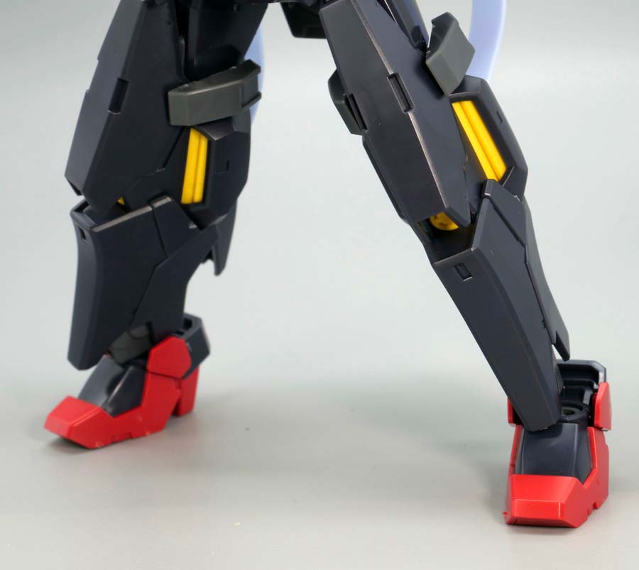 HGガンダムプルトーネブラックのガンプラレビュー画像です