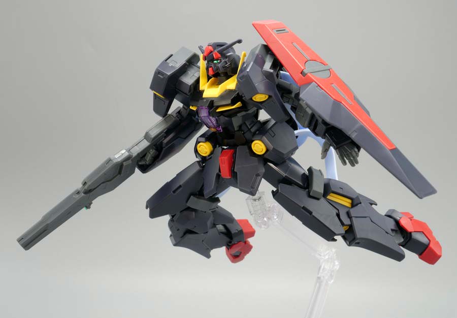 HGガンダムプルトーネブラックのガンプラレビュー画像です