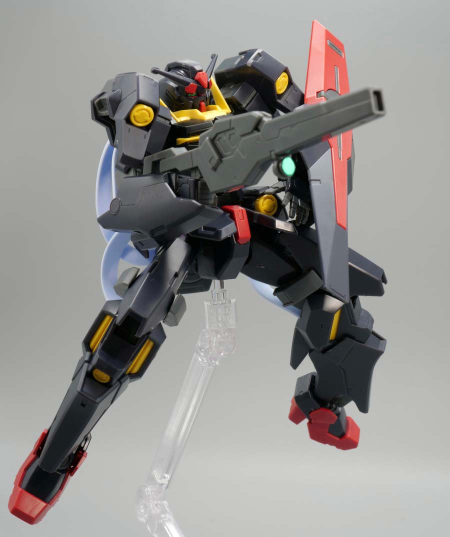 HGガンダムプルトーネブラックのガンプラレビュー画像です